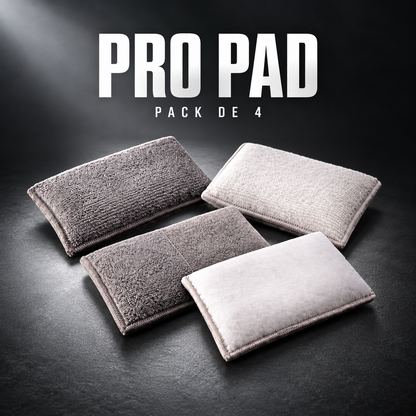 Pack de 4 Pro Pad EcoClean®, deux pads gris et deux blancs — présentation sur fond sombre