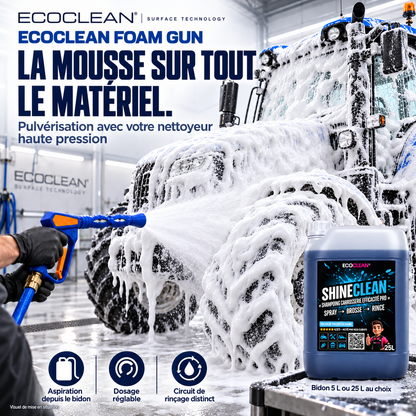 EcoClean Foam Gun avec ShineClean 25 L — mise en situation illustrative sur tracteur, kit vendu séparément