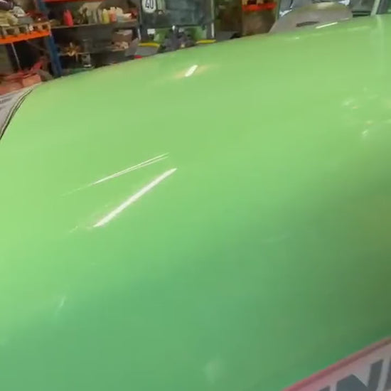 Vidéo client : Pierre, en Alsace, applique Ecoprotect® Rénovation au pad sur son Fendt