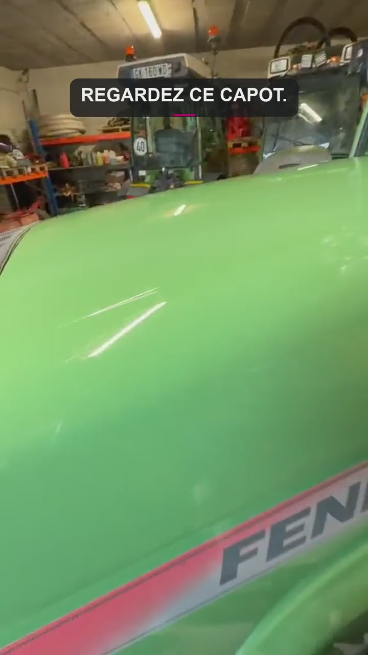 Vidéo client : Pierre, en Alsace, applique Ecoprotect® Rénovation au pad sur son Fendt