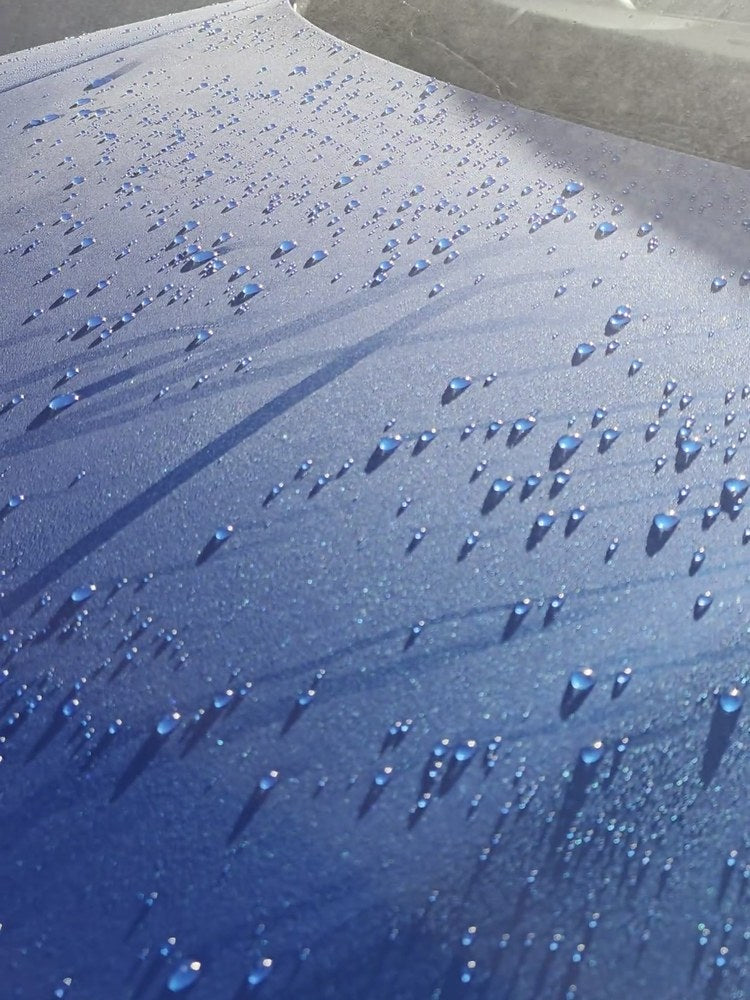 Ecoprotect® Protection — l'eau perle sur la peinture traitée