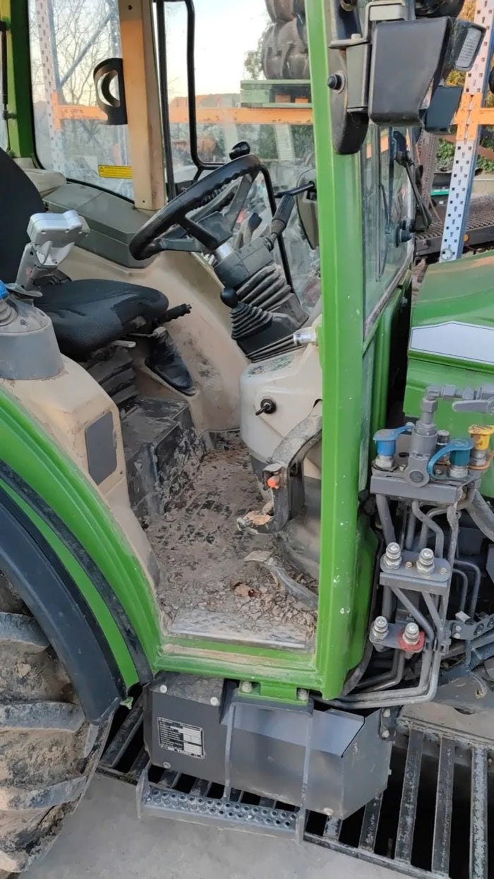 Cabine de tracteur : extérieur décrassé